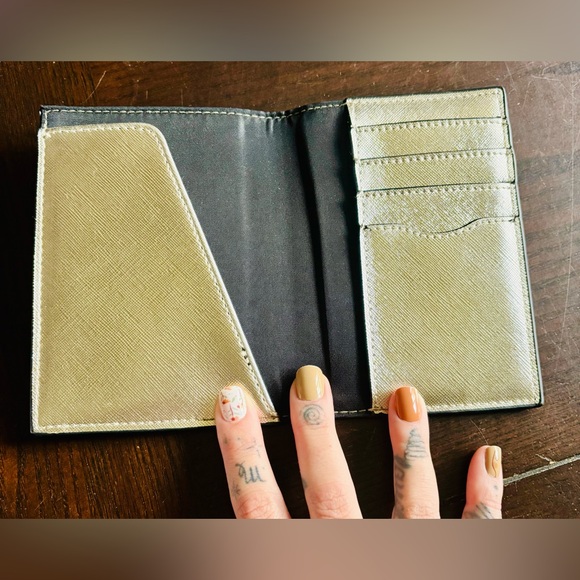 Victoria’s Secret Passport Cover - Picture 2 of 3